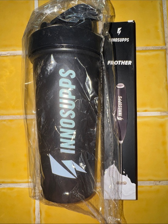 innosupps Other - Innosupps black Shaker Bottle - 20oz & frother